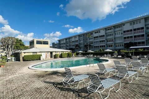 Снять в аренду кондоминиум в Халландейл-Бич, Флорида 1 спальня, 71.53м2, № 1949239 - фото 18