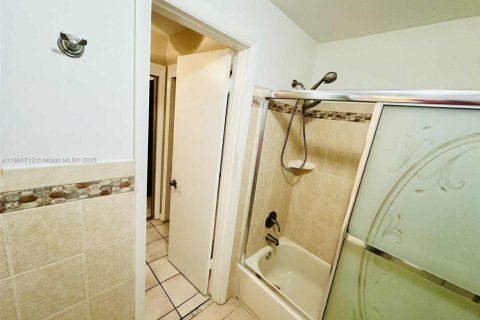 Снять в аренду кондоминиум в Халландейл-Бич, Флорида 1 спальня, 71.53м2, № 1949239 - фото 20