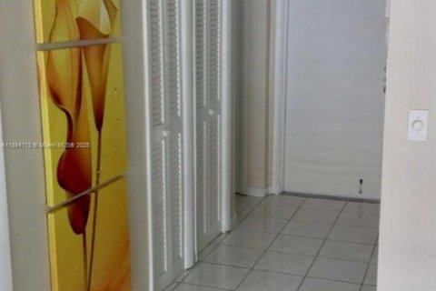 Снять в аренду кондоминиум в Халландейл-Бич, Флорида 1 спальня, 71.53м2, № 1949239 - фото 8