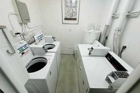 Снять в аренду кондоминиум в Халландейл-Бич, Флорида 1 спальня, 71.53м2, № 1949239 - фото 13