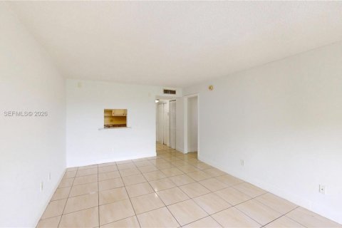 Condominio en alquiler en Miami, Florida, 1 dormitorio, 57.04 m2 № 2059339 - foto 4
