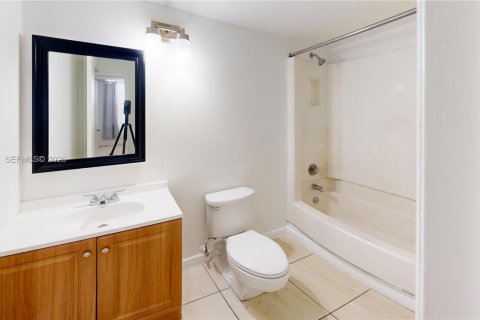 Condominio en alquiler en Miami, Florida, 1 dormitorio, 57.04 m2 № 2059339 - foto 12