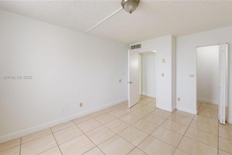 Condominio en alquiler en Miami, Florida, 1 dormitorio, 57.04 m2 № 2059339 - foto 7