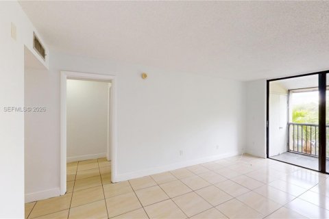 Condominio en alquiler en Miami, Florida, 1 dormitorio, 57.04 m2 № 2059339 - foto 2