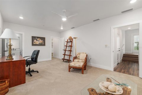 Condo in Gainesville, Florida, 3 bedrooms № 2108517 - photo 12