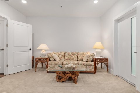 Condo in Gainesville, Florida, 3 bedrooms № 2108517 - photo 11