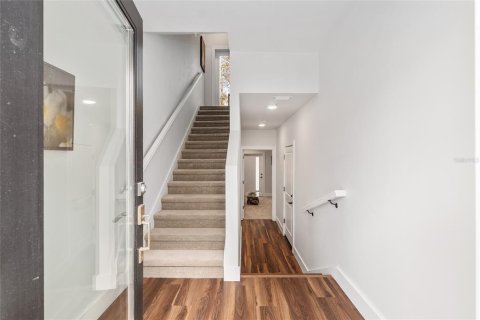 Condo in Gainesville, Florida, 3 bedrooms № 2108517 - photo 6