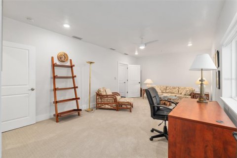 Condo in Gainesville, Florida, 3 bedrooms № 2108517 - photo 9