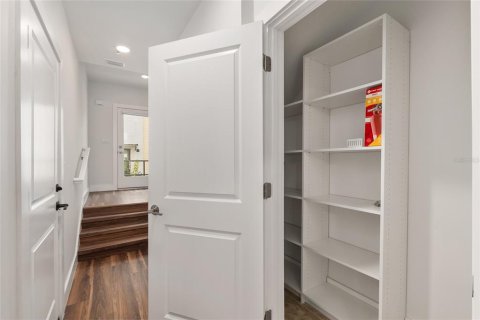 Condo in Gainesville, Florida, 3 bedrooms № 2108517 - photo 18