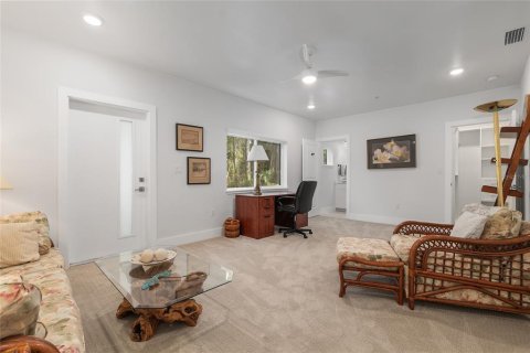 Condo in Gainesville, Florida, 3 bedrooms № 2108517 - photo 13