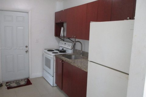 Appartement à louer à North Miami, Floride: 1 chambre № 2407620 - photo 2