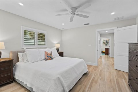 House in Sarasota, Florida 3 bedrooms, 143.26 sq.m. № 2210175 - photo 15