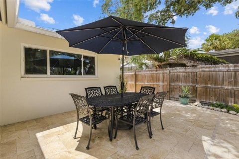 House in Sarasota, Florida 3 bedrooms, 143.26 sq.m. № 2210175 - photo 24