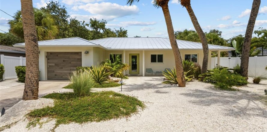 House in Sarasota, Florida 3 bedrooms, 143.26 sq.m. № 2210175