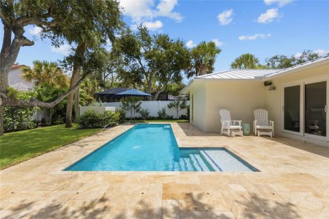 House in Sarasota, Florida 3 bedrooms, 143.26 sq.m. № 2210175 - photo 28