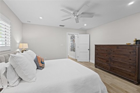 House in Sarasota, Florida 3 bedrooms, 143.26 sq.m. № 2210175 - photo 14