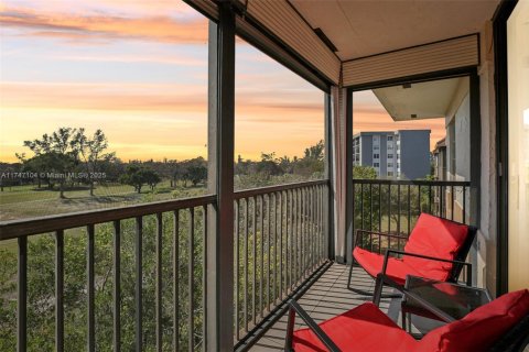 Copropriété à vendre à Lauderhill, Floride: 2 chambres, 100.8 m2 № 1729677 - photo 1