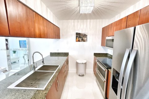 Copropriété à vendre à Miami, Floride: 1 chambre, 72.28 m2 № 2052397 - photo 19