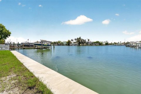 Terreno en venta en Madeira Beach, Florida № 2314138 - foto 22