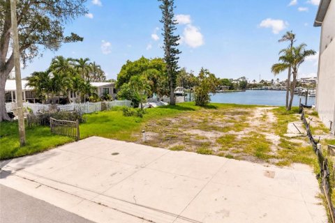Terreno en venta en Madeira Beach, Florida № 2314138 - foto 2