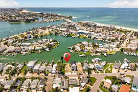 Terreno en Madeira Beach, Florida № 2314138