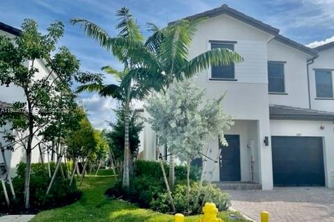Townhouse in Pembroke Pines, Florida 4 bedrooms, 175.4 sq.m. № 2001121