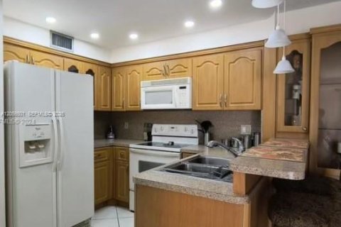 Copropriété à louer à North Miami Beach, Floride: 2 chambres, 72.93 m2 № 2155956 - photo 5