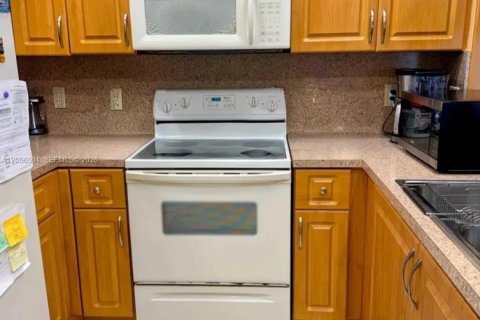 Copropriété à louer à North Miami Beach, Floride: 2 chambres, 72.93 m2 № 2155956 - photo 3