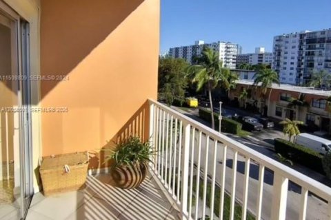Copropriété à louer à North Miami Beach, Floride: 2 chambres, 72.93 m2 № 2155956 - photo 13