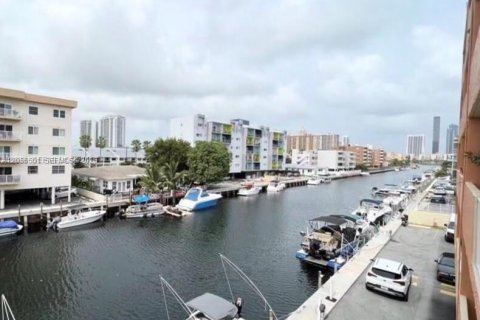 Copropriété à louer à North Miami Beach, Floride: 2 chambres, 72.93 m2 № 2155956 - photo 15