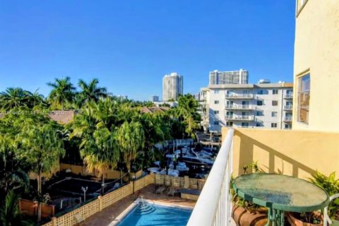 Copropriété à louer à North Miami Beach, Floride: 2 chambres, 72.93 m2 № 2155956 - photo 11