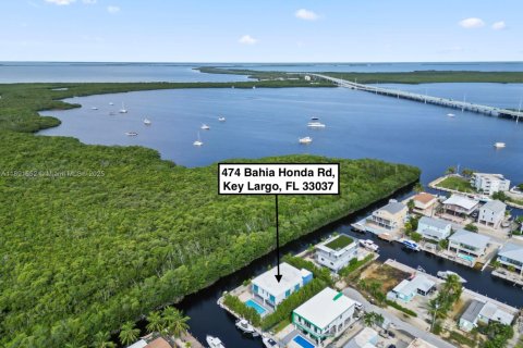 House in Key Largo, Florida 5 bedrooms, 228.82 sq.m. № 2013509 - photo 3