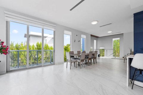 House in Key Largo, Florida 5 bedrooms, 228.82 sq.m. № 2013509 - photo 12