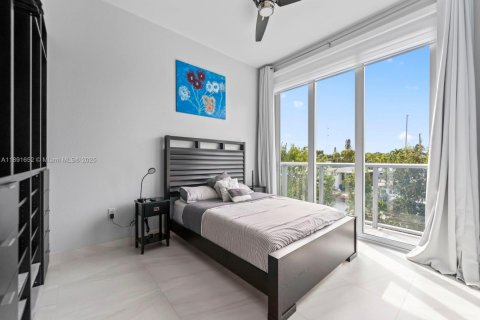 House in Key Largo, Florida 5 bedrooms, 228.82 sq.m. № 2013509 - photo 17