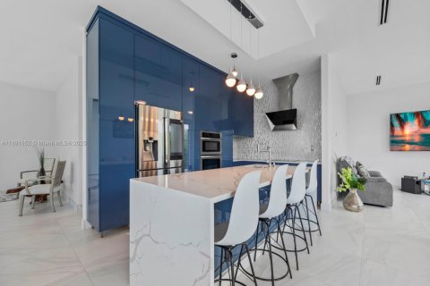 House in Key Largo, Florida 5 bedrooms, 228.82 sq.m. № 2013509 - photo 9