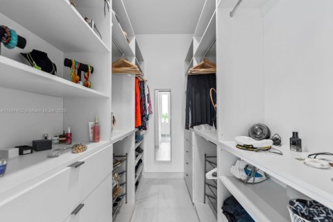 House in Key Largo, Florida 5 bedrooms, 228.82 sq.m. № 2013509 - photo 25