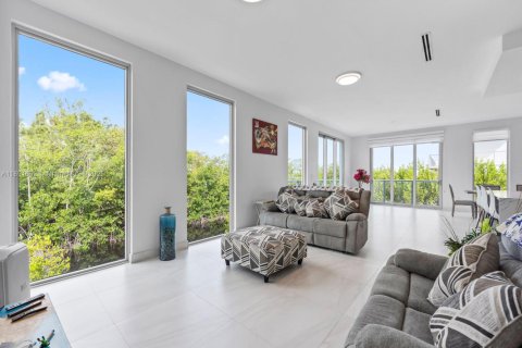 House in Key Largo, Florida 5 bedrooms, 228.82 sq.m. № 2013509 - photo 14