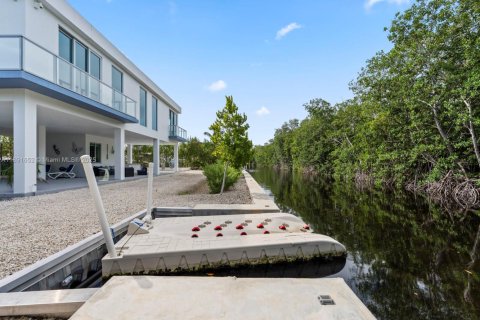 House in Key Largo, Florida 5 bedrooms, 228.82 sq.m. № 2013509 - photo 7