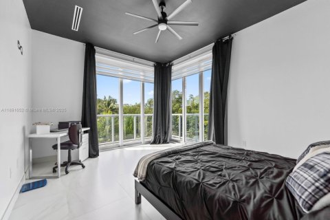 House in Key Largo, Florida 5 bedrooms, 228.82 sq.m. № 2013509 - photo 23