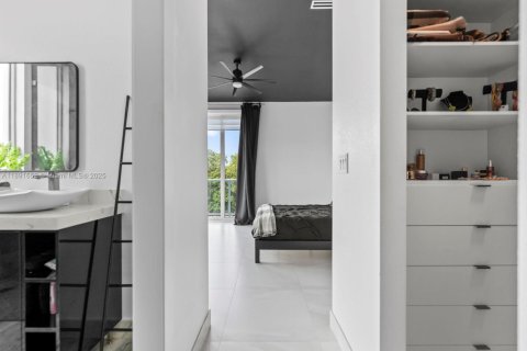 House in Key Largo, Florida 5 bedrooms, 228.82 sq.m. № 2013509 - photo 21