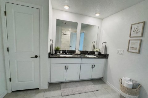 Villa ou maison à louer à Wimauma, Floride: 4 chambres, 179.77 m2 № 2125610 - photo 6