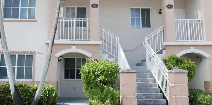 Condo in Homestead, Florida, 2 bedrooms  № 1966053
