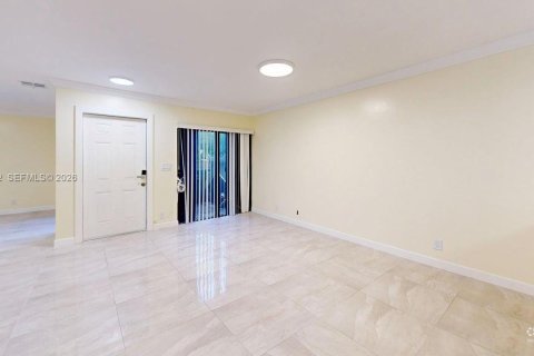Купить кондоминиум в Корал-Спрингс, Флорида 3 спальни, № 2085576 - фото 2