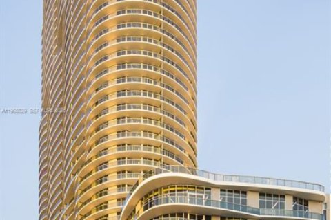 Condo in Miami, Florida, 1 bedroom  № 2052870 - photo 7