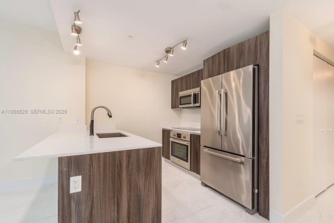 Condo in Miami, Florida, 1 bedroom  № 2052870 - photo 17