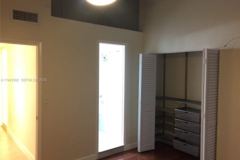 Townhouse in Miami, Florida 2 bedrooms, 107.02 sq.m. № 2000299 - photo 9