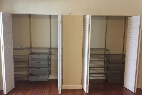 Townhouse in Miami, Florida 2 bedrooms, 107.02 sq.m. № 2000299 - photo 8