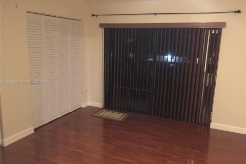 Townhouse in Miami, Florida 2 bedrooms, 107.02 sq.m. № 2000299 - photo 5