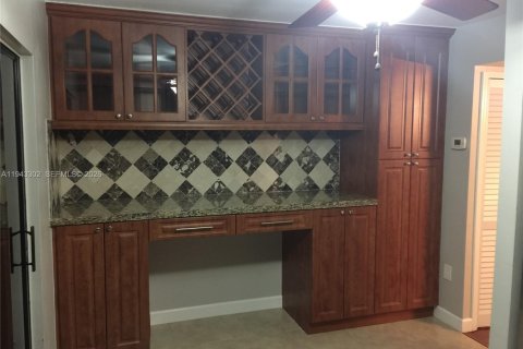 Townhouse in Miami, Florida 2 bedrooms, 107.02 sq.m. № 2000299 - photo 2