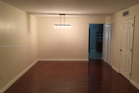 Townhouse in Miami, Florida 2 bedrooms, 107.02 sq.m. № 2000299 - photo 3